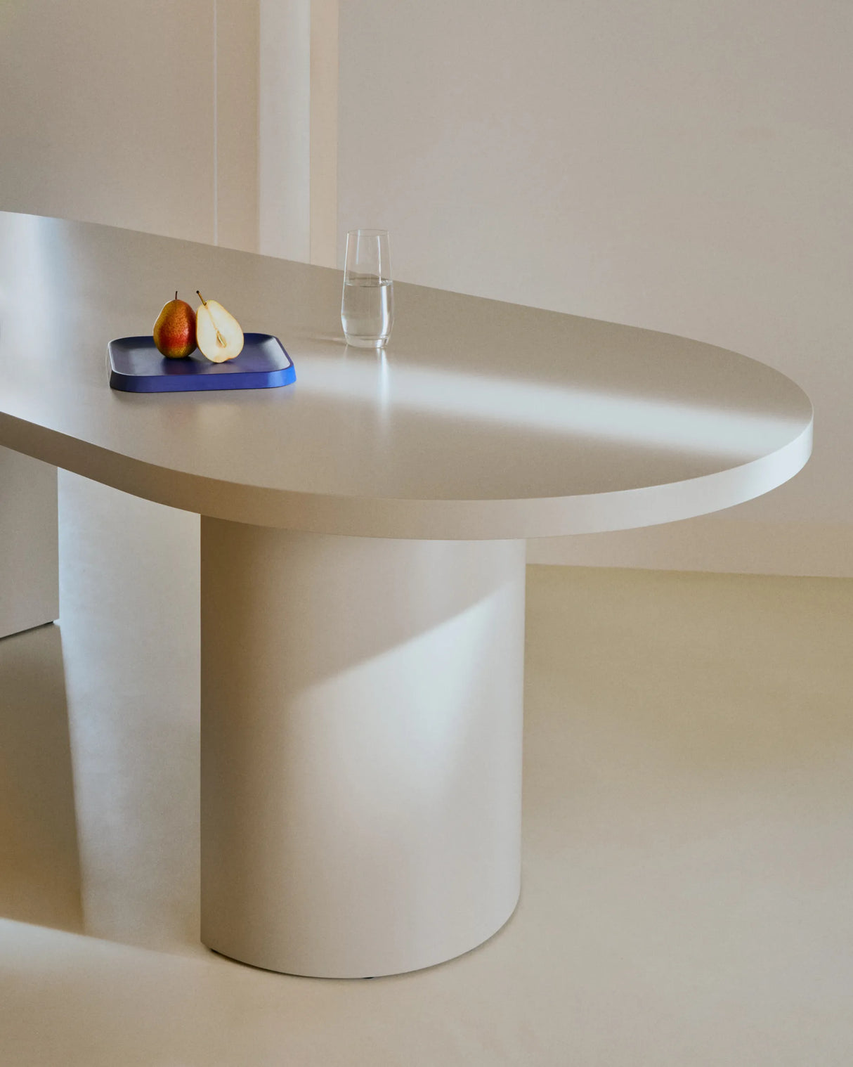 Tisch Nealy aus lackiertem MDF mit eierschalfarbenem Finish 200 x 100 cm von Kave Home – Produktbild 8