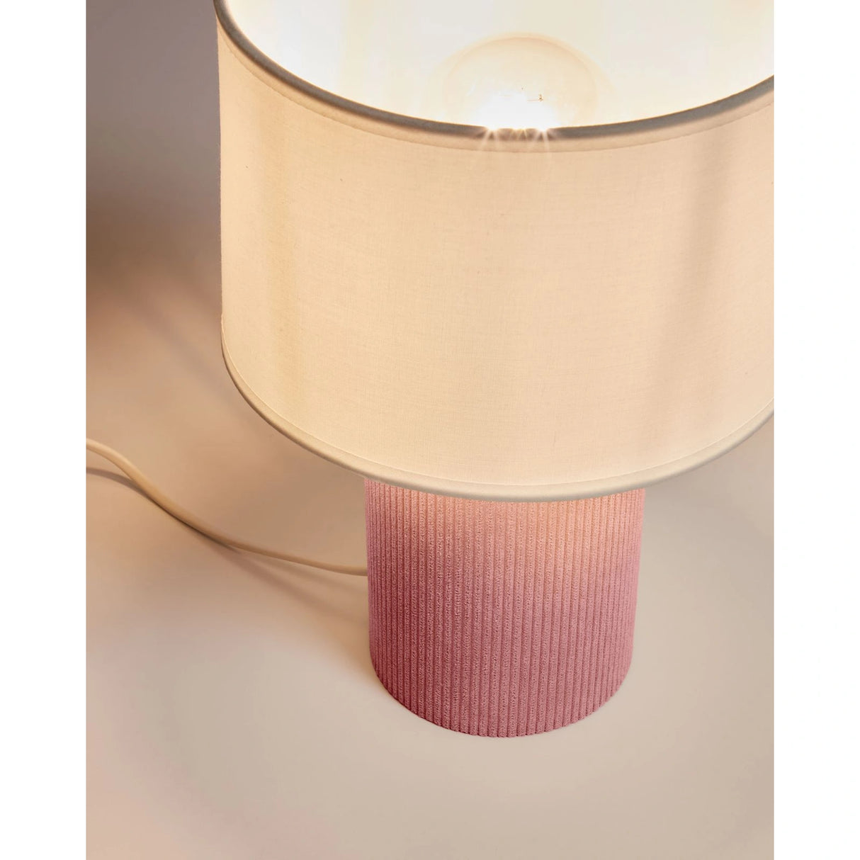 Tischlampe Bianella aus Baumwolle und Cord von Kave Home – Bild 4
