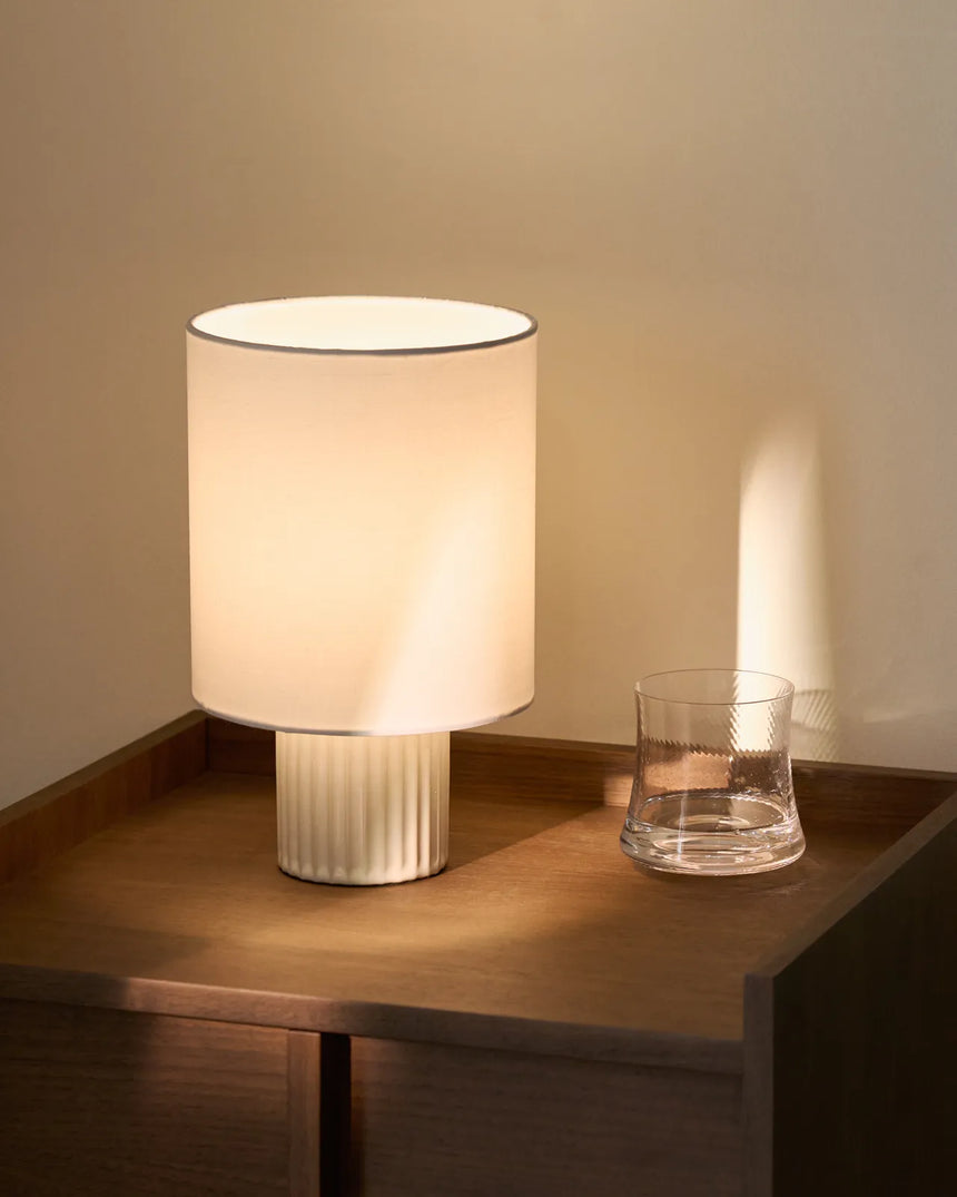 Tischlampe Eshe aus Keramik mit Finish in Weiß von Kave Home – Bild 2