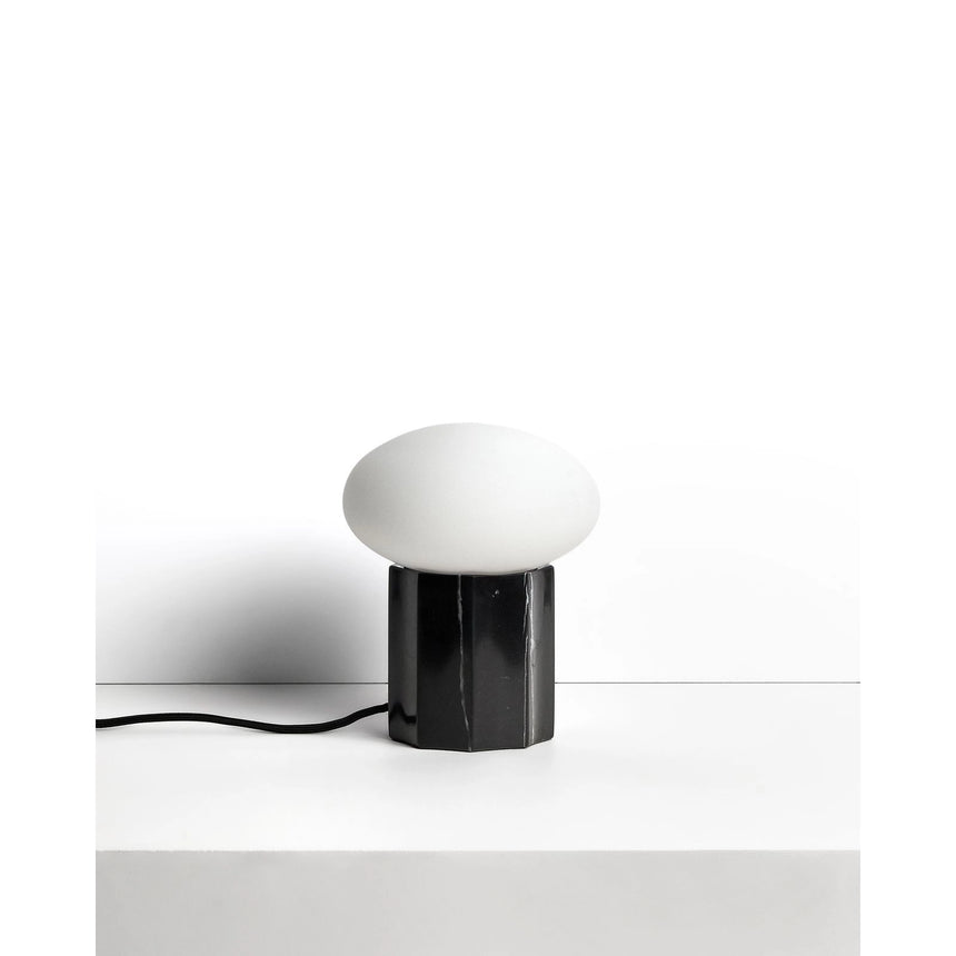 Tischlampe Idela aus Rauchglas und schwarzem Marmor Ø 15 cm von Kave Home – Bild 1