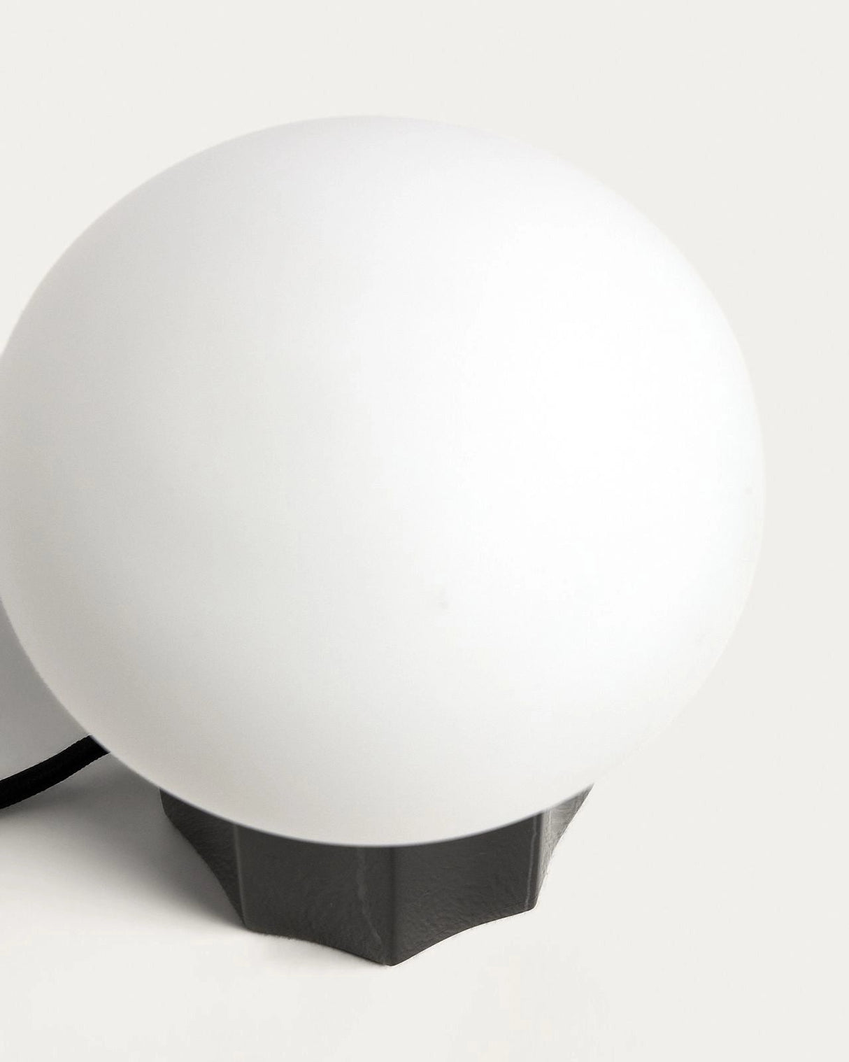 Tischlampe Idela aus Rauchglas und schwarzem Marmor Ø 15 cm von Kave Home – Bild 7