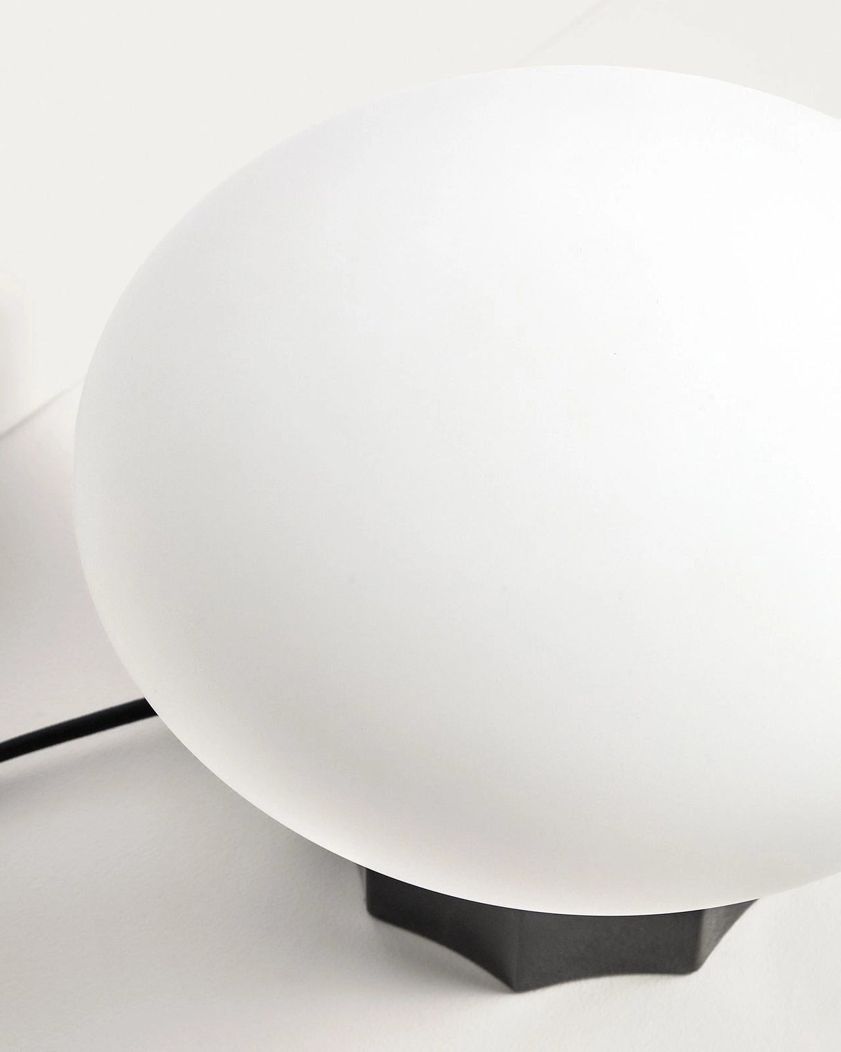 Tischlampe Idela aus Rauchglas und schwarzem Marmor Ø 26 cm von Kave Home – Bild 7