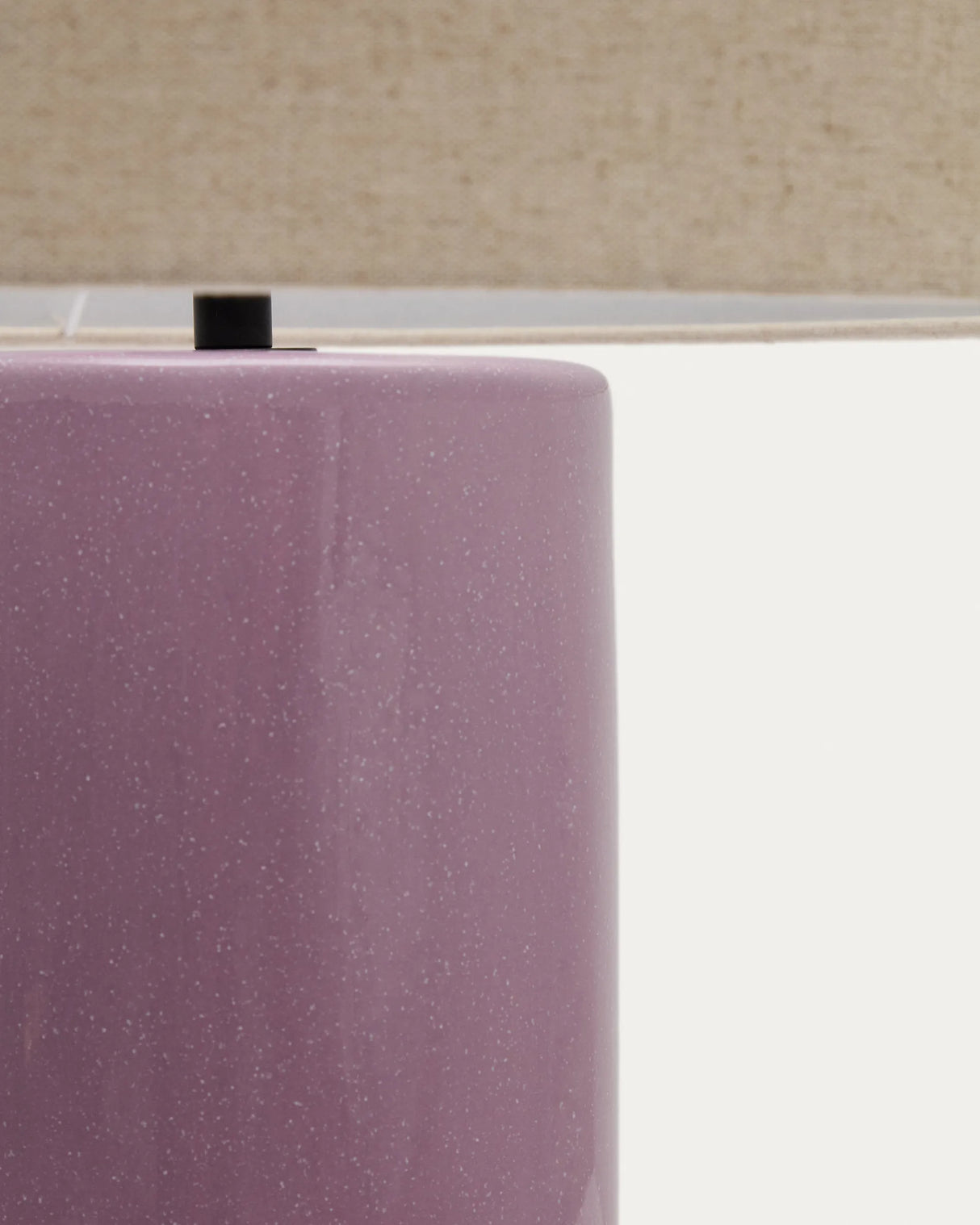 Tischlampe Toneric aus Keramik mit lila Finish und Baumwolle von Kave Home – Produktbild 3