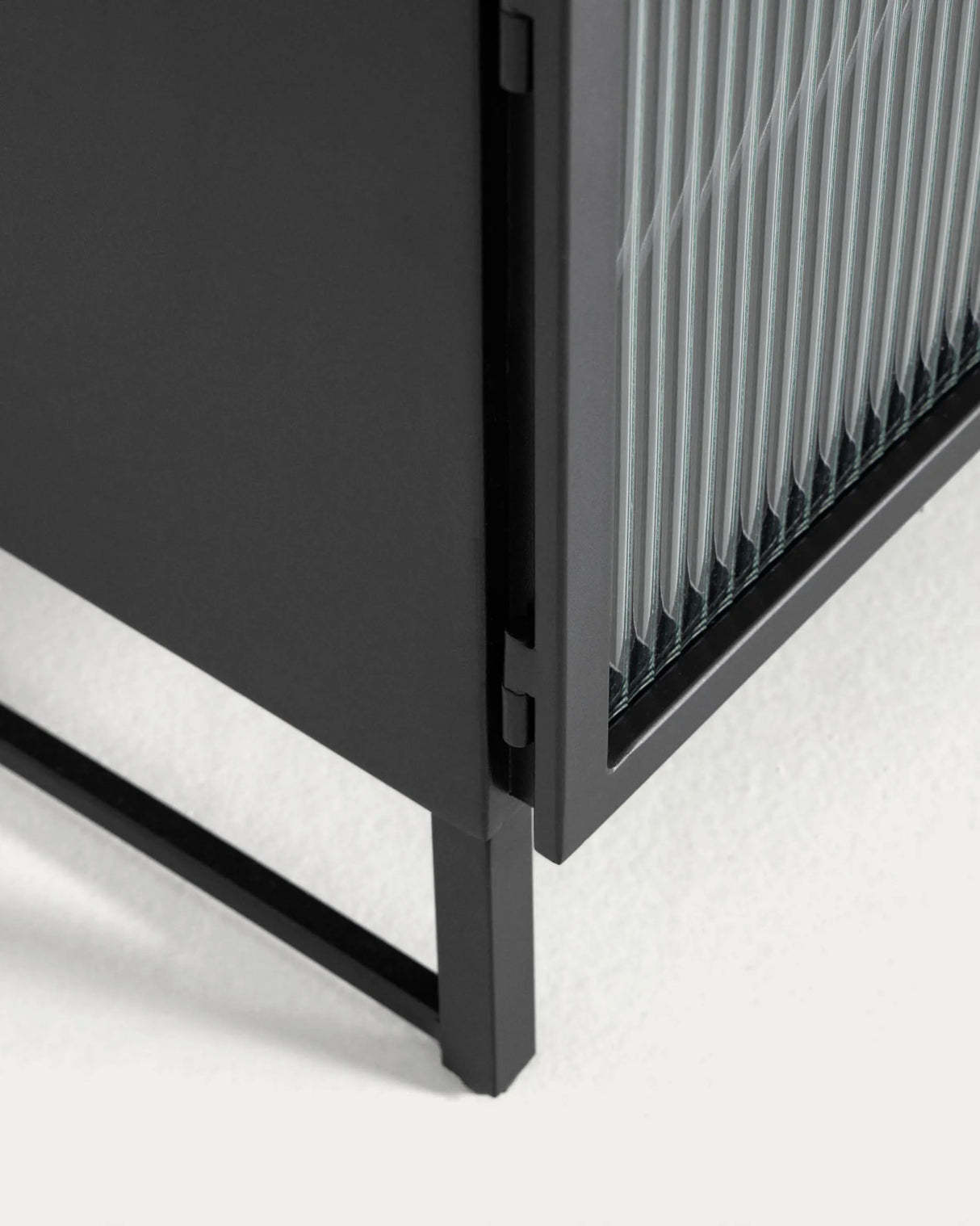 Trixie Nachttisch Stahl mit schwarzem Finish 45 x 58 cm von Kave Home – Produktbild 2