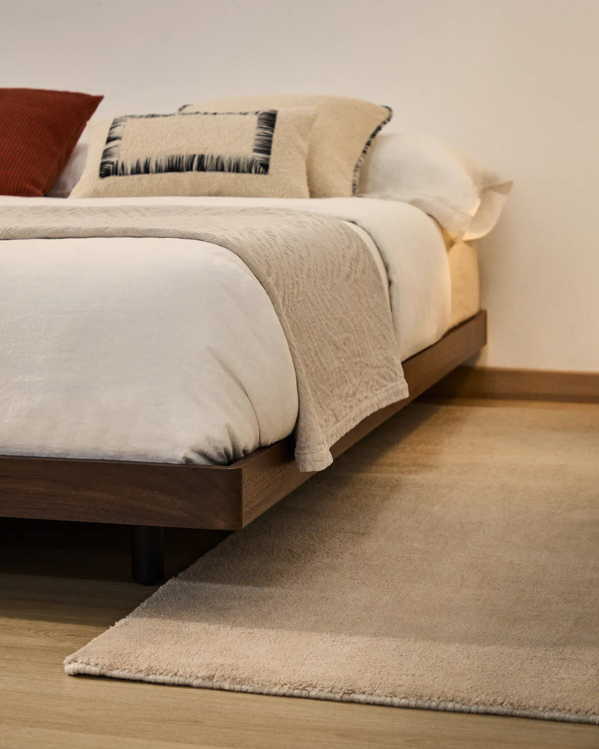 Unterbau Norlen aus Nussbaumfurnier mit dunklem Finish für Matratzen 160 x 200 cm FSC Mix Credit von Kave Home – Produktbild 2