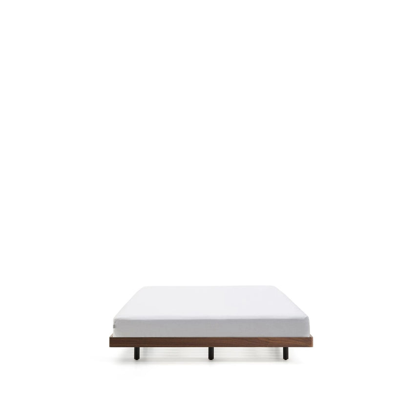 Unterbau Norlen aus Nussbaumfurnier mit dunklem Finish für Matratzen 180 x 200 cm FSC Mix Credit von Kave Home – Produktbild 1
