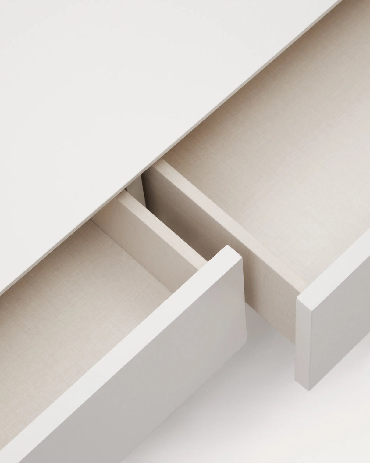 Vedrana TV-Schrank 3 Schubladen MDF weiß lackiert 195 x 35 cm von Kave Home – Produktbild 3