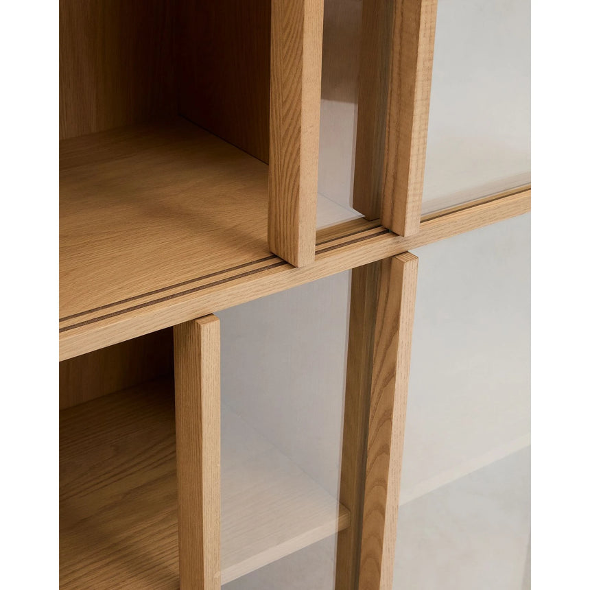 Vitrine Helvine 4 Türen 2 Schubladen Eichenfurnier gehärtetes Glas 100 x 174 cm FSC 100% von Kave Home – Bild 8