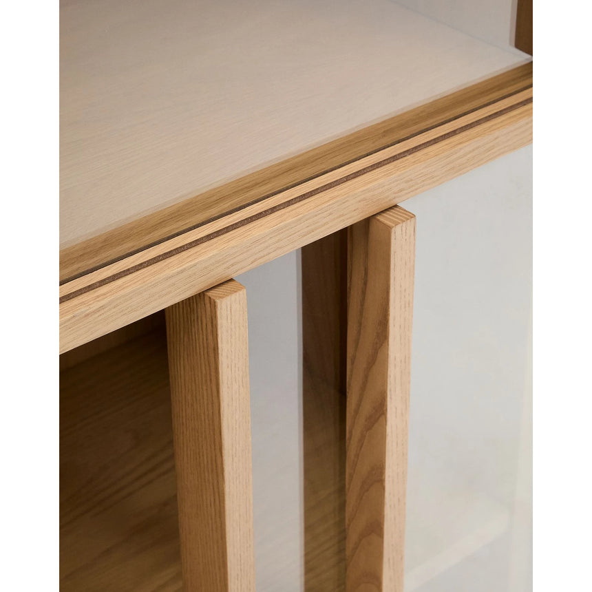 Vitrine Helvine 4 Türen 2 Schubladen Eichenfurnier gehärtetes Glas 100 x 174 cm FSC 100% von Kave Home – Bild 9
