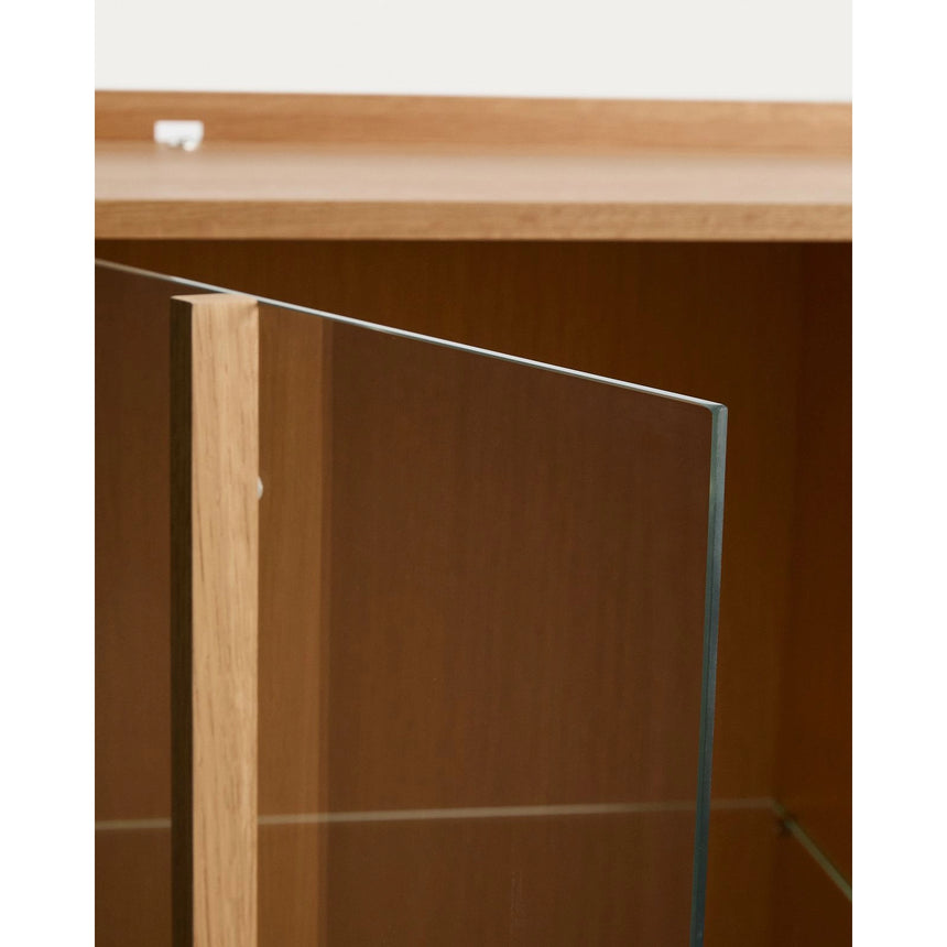 Vitrine Onix aus massivem Eichenholz und Eichenfurnier mit Naturton-Finish 100 x 170 cm FSC Mix Credit von Kave Home – Bild 10