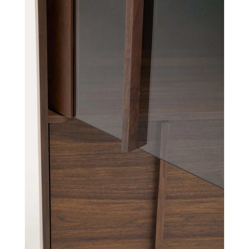 Vitrine Onix massives Walnussholz Walnussfurnier dunkles Finish 100x170 cm FSC Mix Credit von Kave Home – Bild 11