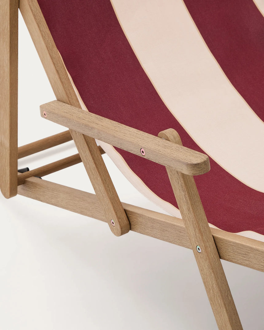 Weinrot-beige gestreifter klappbarer Outdoor-Liegestuhl Vilara aus massivem Akazienholz, FSC 100% von Kave Home – Produktbild 1