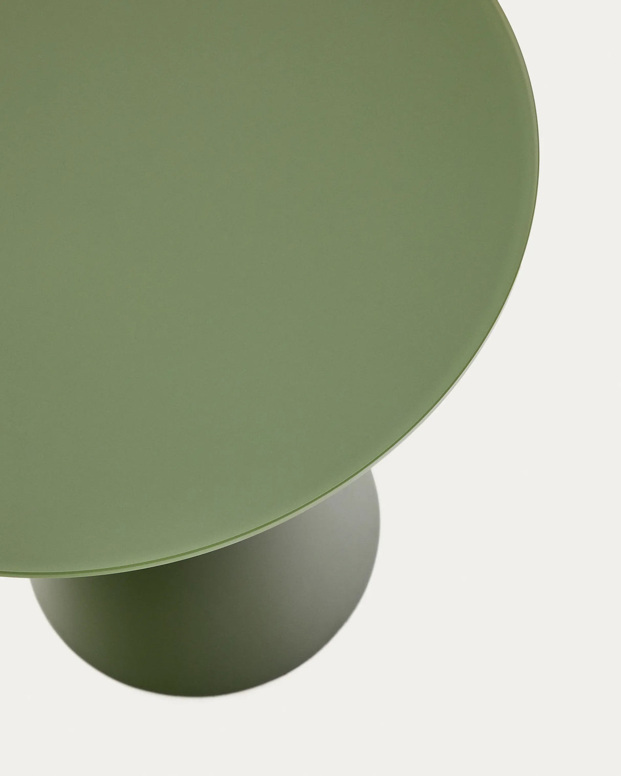 Wilshire Beistelltisch aus gehärtetem Milchglas und Stahl matt grün lackiert Ø50 cm von Kave Home – Produktbild 5