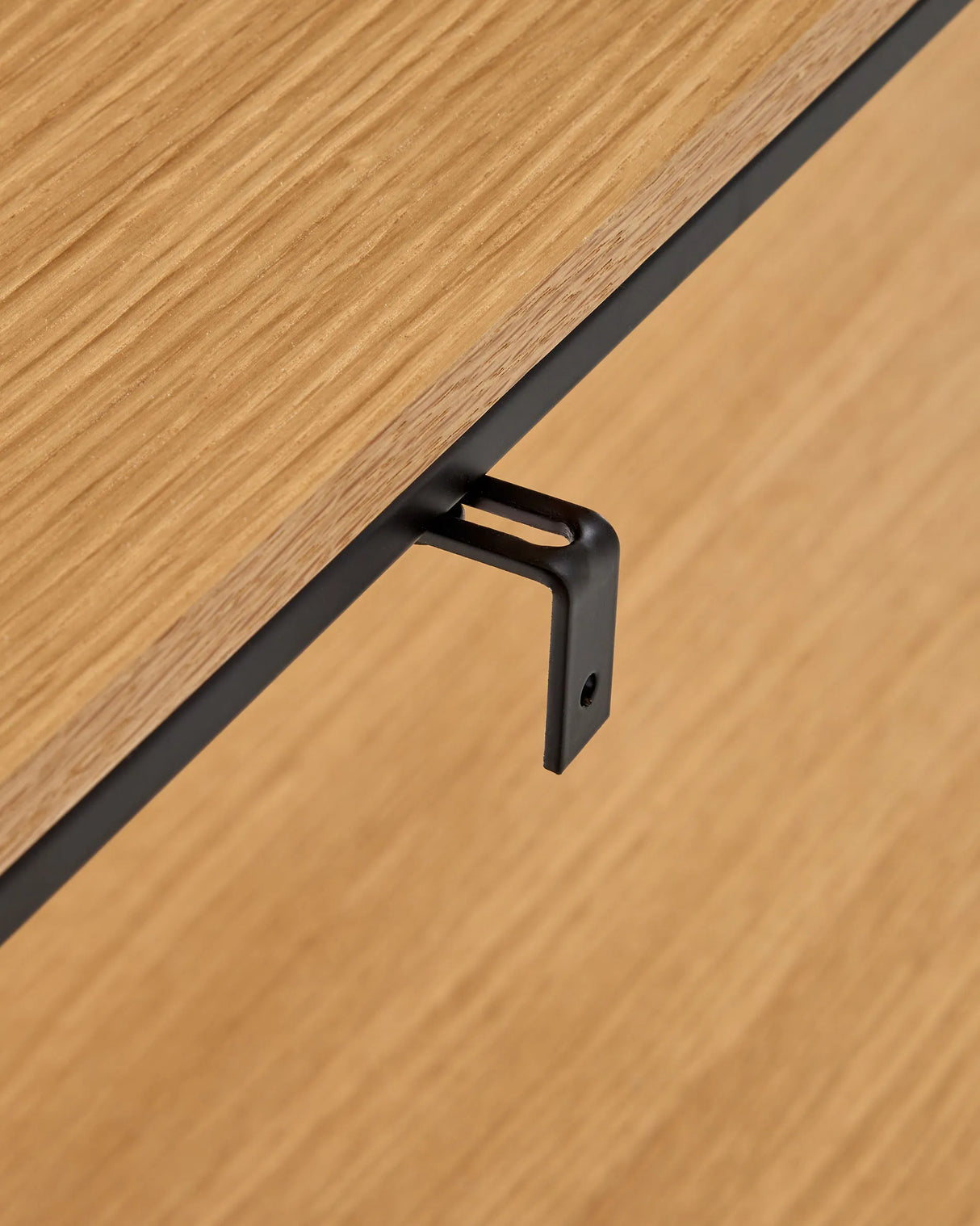 Yoana Konsolentisch aus Eichenfurnier und schwarz lackiertem Metallgestell 120 x 80 cm von Kave Home – Produktbild 3