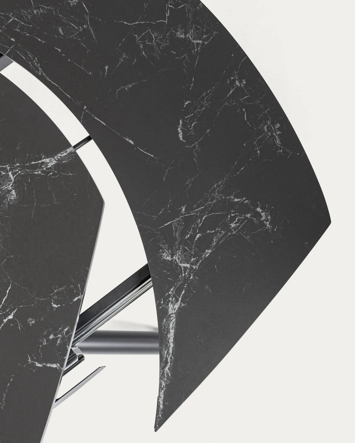 Yodalia ausziehbarer Tisch 130 (190) x 100 cm Feinsteinzeugplatte und schwarze Stahlbeine von Kave Home – Produktbild 2