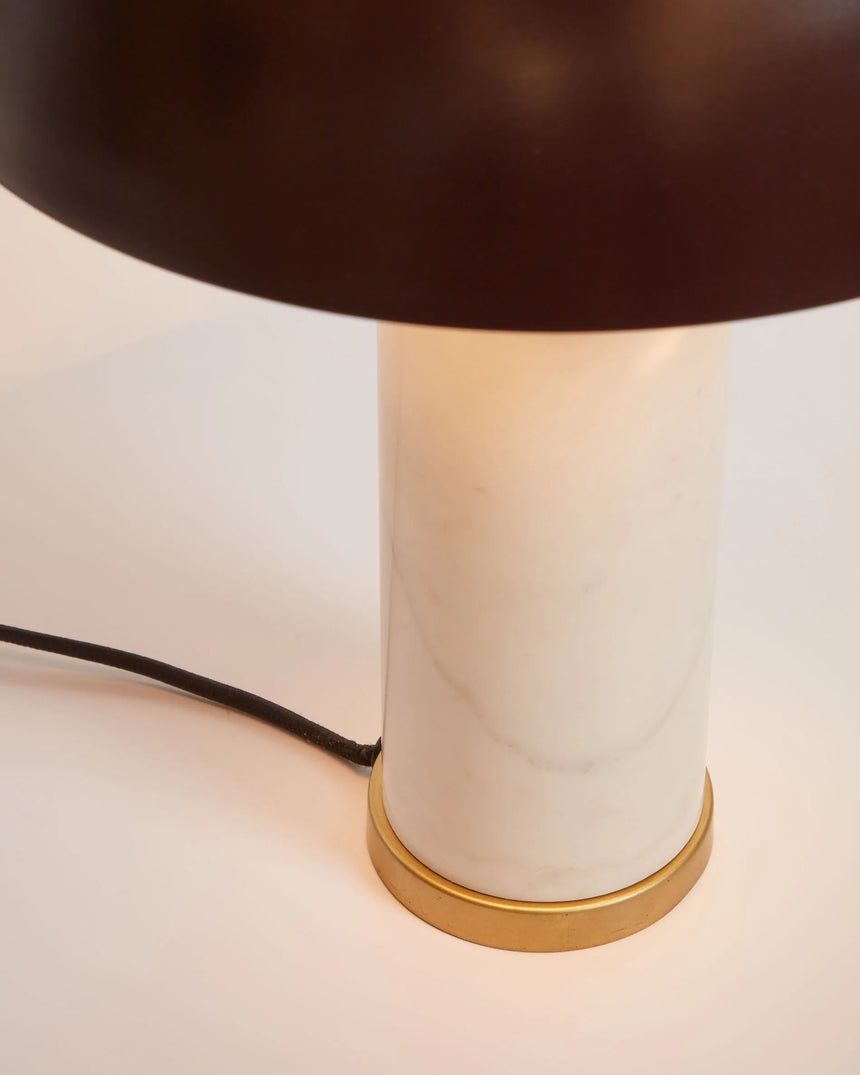 Zorione Tischlampe aus weißem Marmor und Metall mit braunem Finish von Kave Home – Produktbild 1
