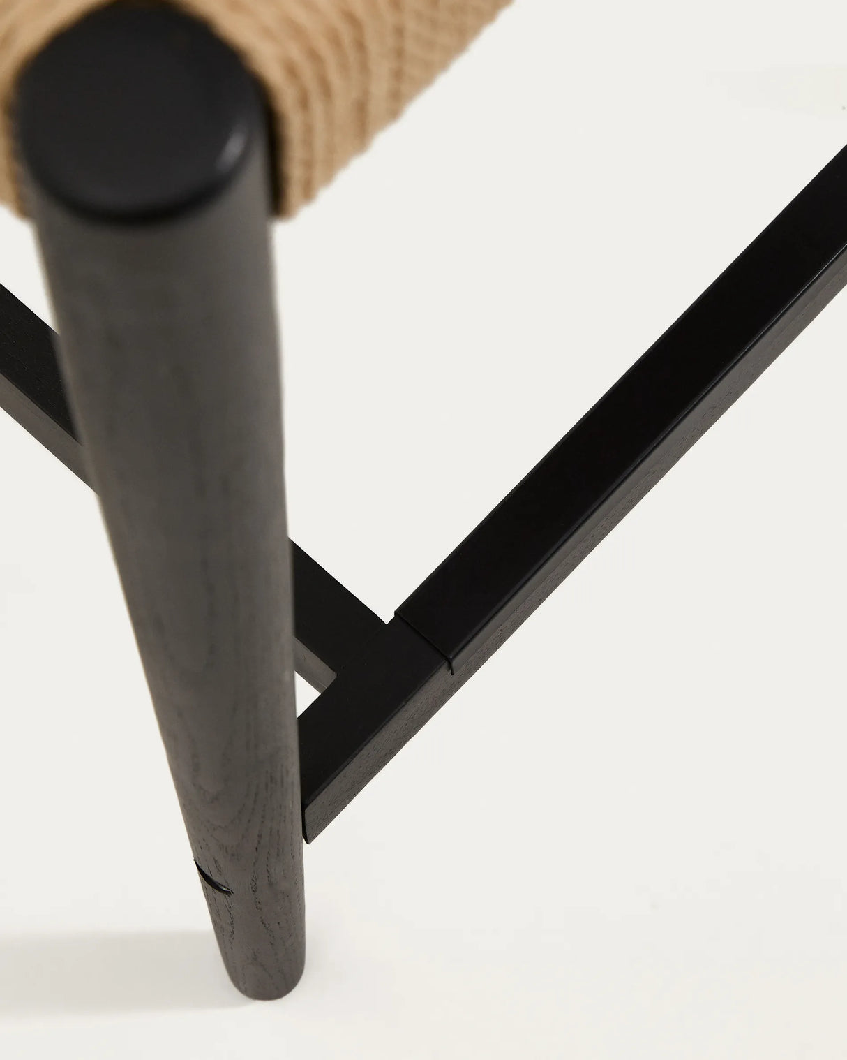 Analy Barhocker Rückenlehne massives Eichenholz mit schwarzem Finish und Sitzfläche aus Seil 65 cm FSC 100% – Bild 10