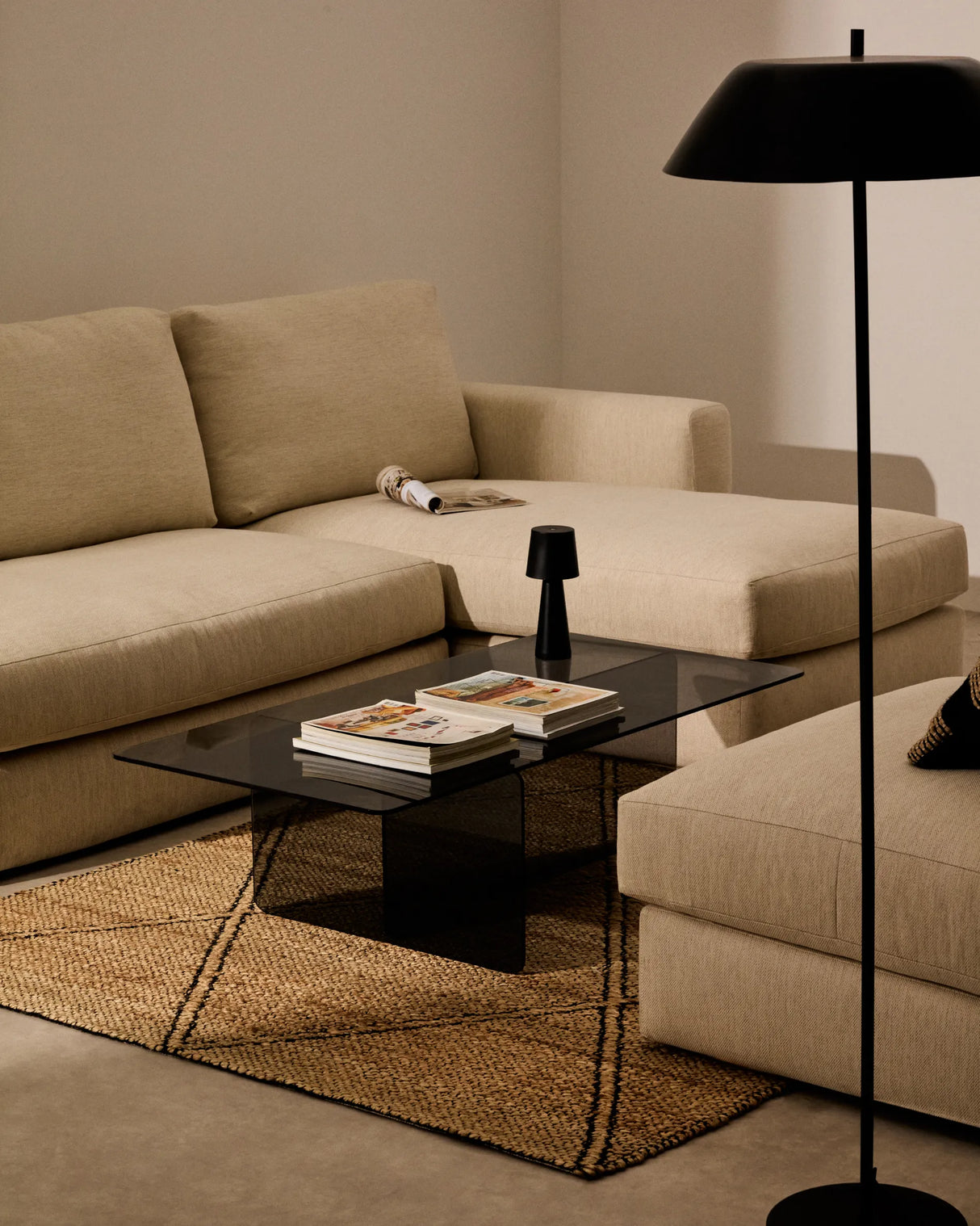 Couchtisch Zaren aus grauem gehärtetem Glas 120 x 60 cm – Bild 4