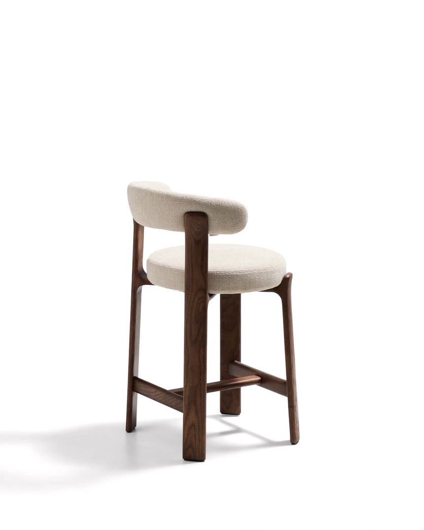 Hocker Granite aus beigefarbener Chenille und massivem Eschenholz mit walnussholzfarbenem Finish, FSC 100%, 65 cm – Bild 5