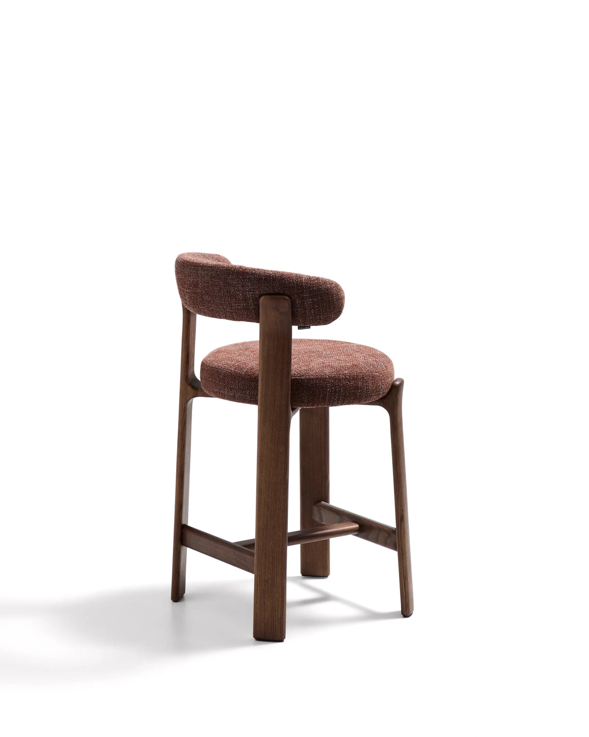 Hocker Granite aus brauner Chenille und massivem Eschenholz mit walnussholzfarbenem Finish, FSC 100%, 65 cm – Bild 5