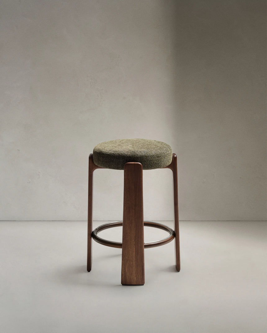 Hocker Granite aus grüner Chenille und massivem Eschenholz mit nussbaumfarbenem Finish, FSC 100%, 75 cm – Bild 4