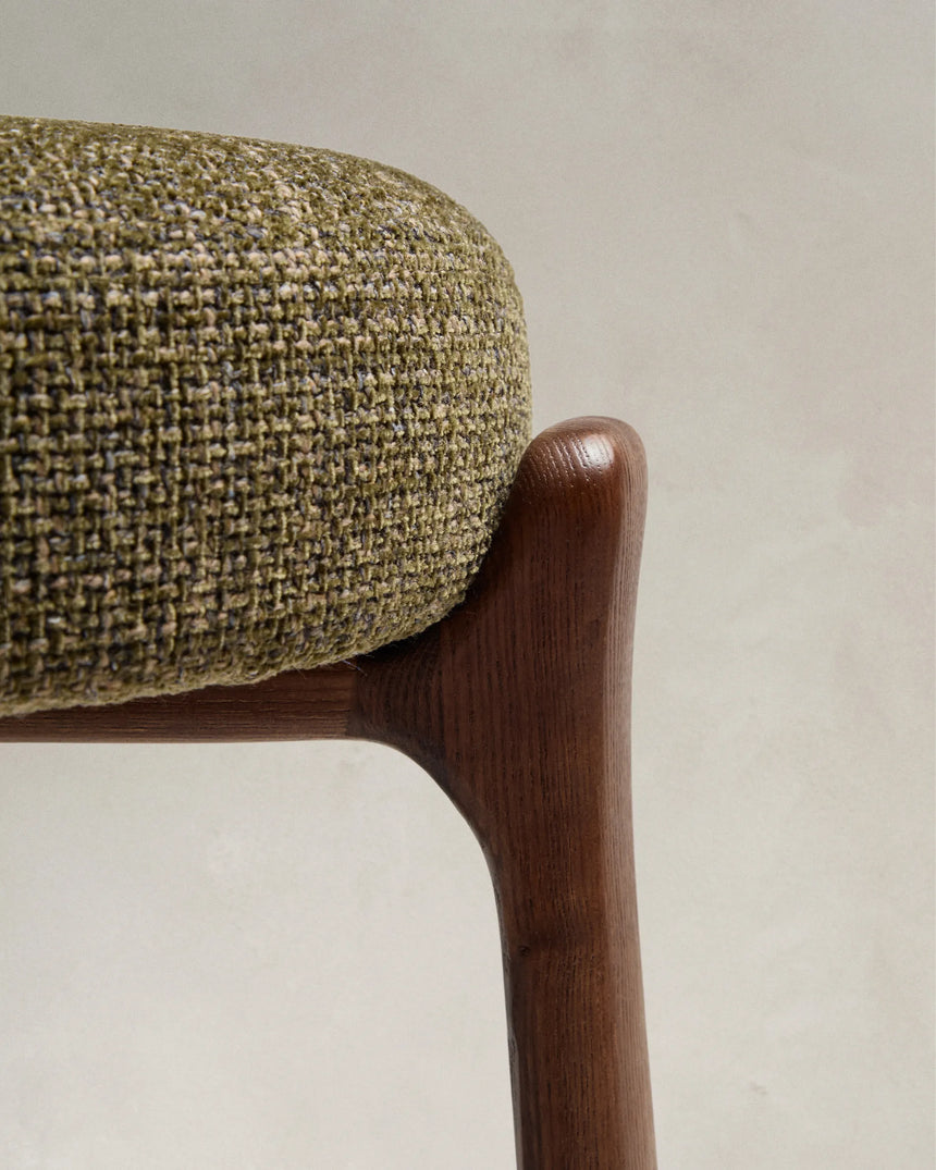 Hocker Granite aus grüner Chenille und massivem Eschenholz mit nussbaumfarbenem Finish, FSC 100%, 75 cm – Bild 5