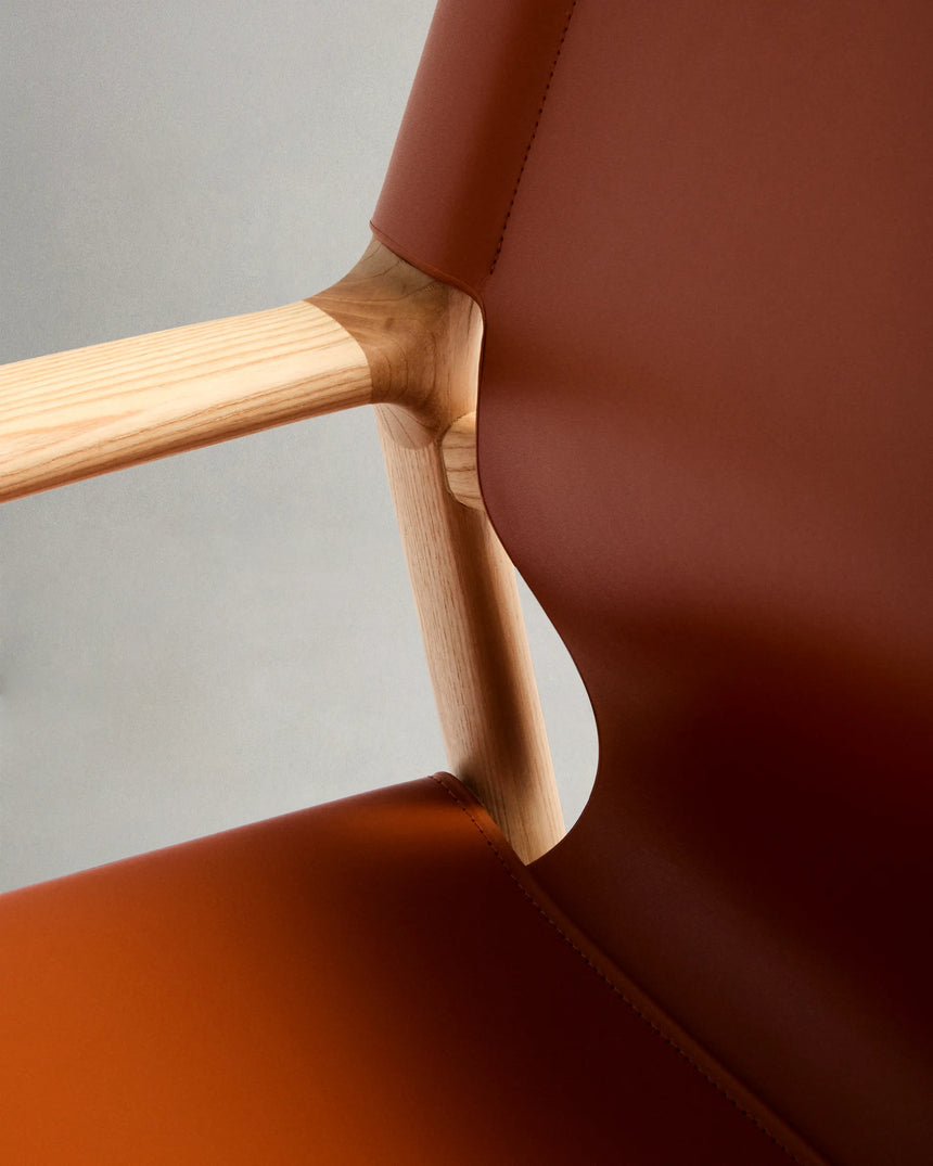 Sessel Jan aus recycelten Lederfasern in Hellbraun und massivem Eschenholz FSC 100 % mit Finish in natürlichem Farbton – Bild 14
