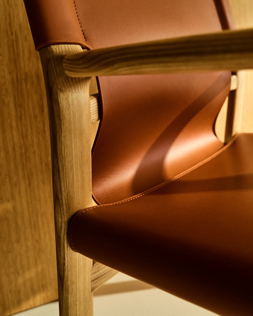 Stuhl Jan aus recycelten Lederfasern in Hellbraun und massivem Eschenholz FSC 100 % mit Finish in natürlichem Farbton – Bild 5