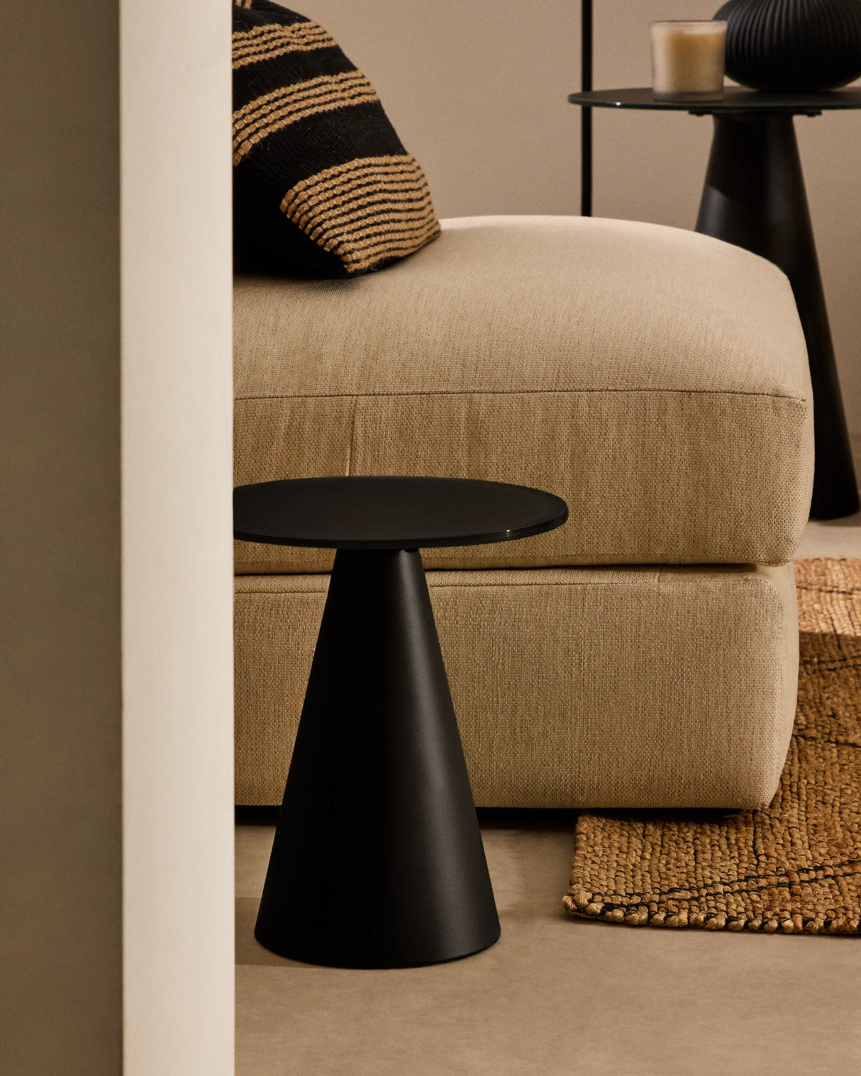 Wilshire Beistelltisch aus gehärtetem Milchglas und Stahl Ø30 cm – Bild 4