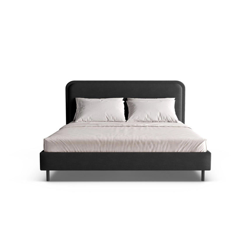Aveline Bett mit Kopfteil aus Strukturierter Stoff in Schwarz (Wind 99), 180x200 cm von Micadoni – Bild 1