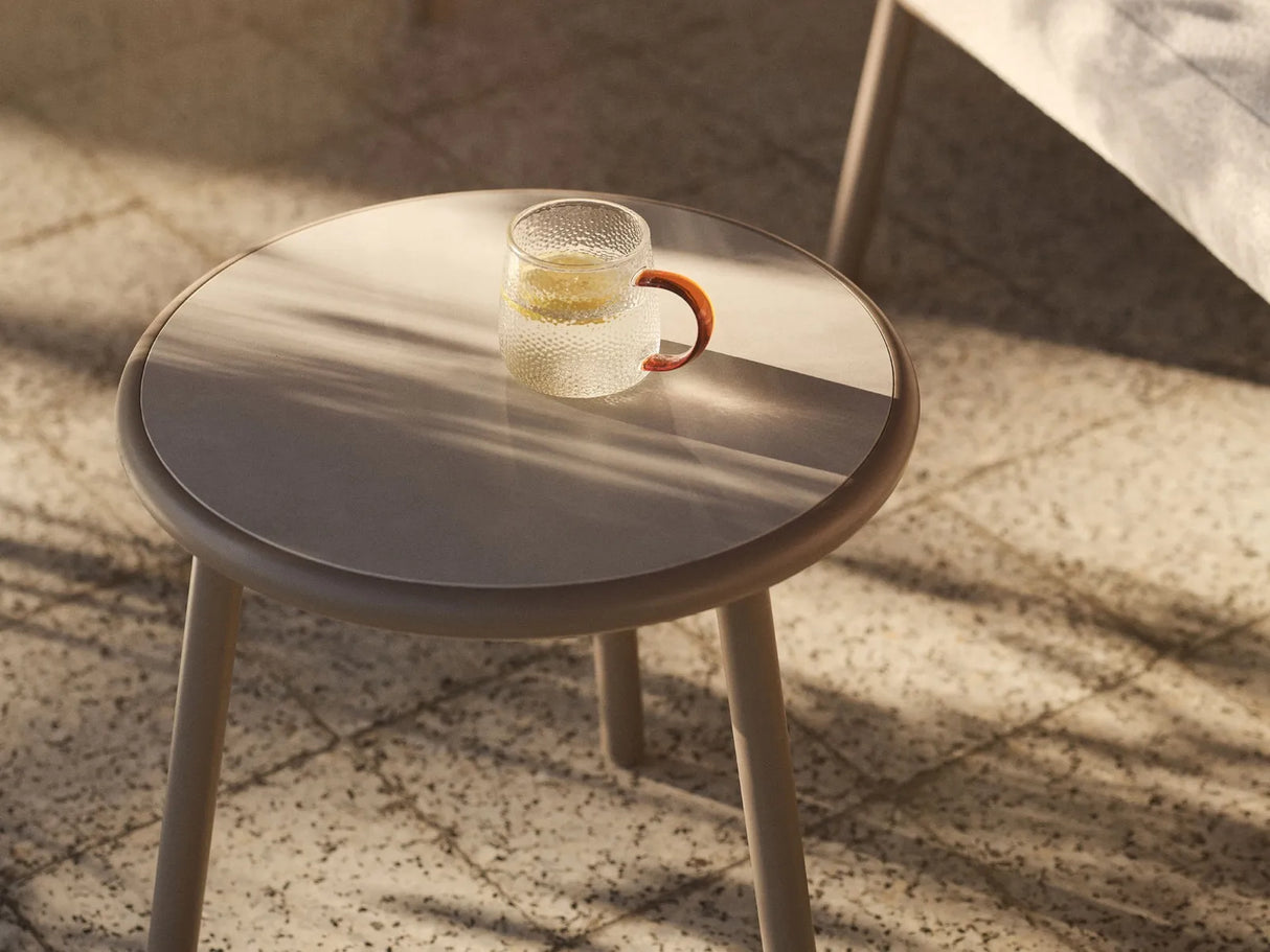 Gartencouchtisch Roig aus Aluminium mit Platte aus gesintertem Stein 42.5x42.5x43 von Micadoni – Produktbild 2