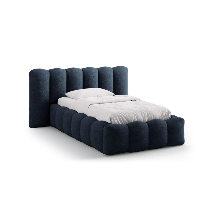 Lupine Bett mit Kopfteil und Stauraum aus Boucle in Dunkelblau (Baloo 2088), 90x200 cm von Micadoni – Bild 1