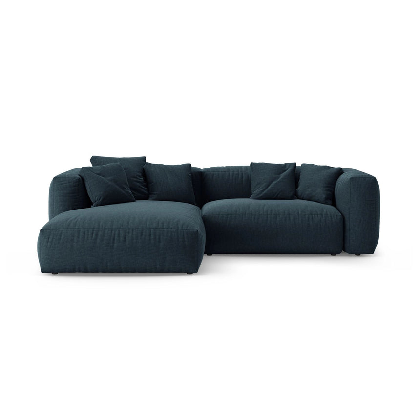 Martina 4-Sitzer Ecksofa mit Schlaffunktion, Linke Seite, aus Strukturierter Stoff in Blau Jeans (Boston Ocean), 280x170 cm von Micadoni – Bild 1