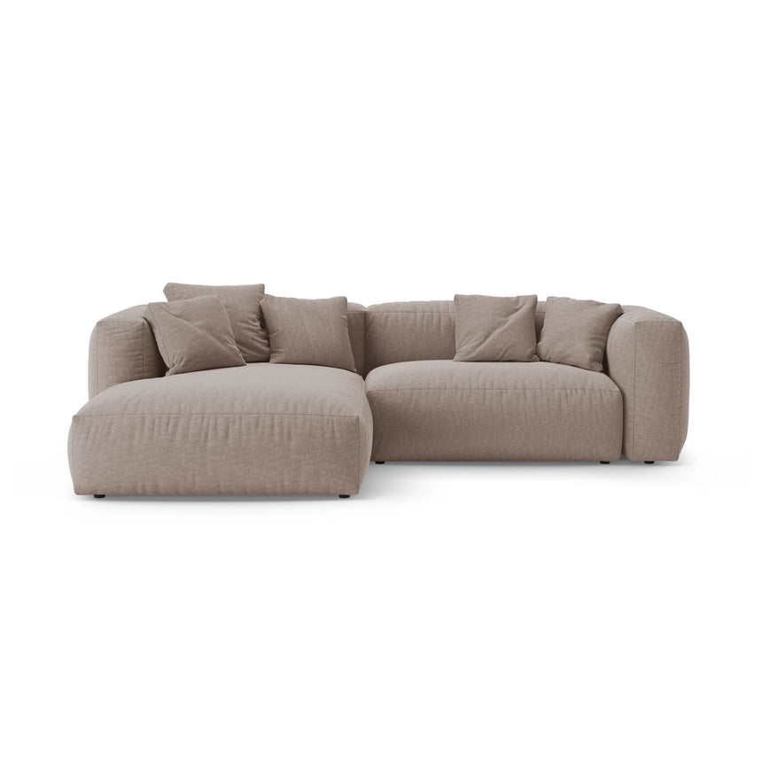 Martina 4-Sitzer Ecksofa mit Schlaffunktion, Linke Seite, aus Strukturierter Stoff in Dunkelbeige (Boston Trufa), 280x170 cm von Micadoni – Bild 1
