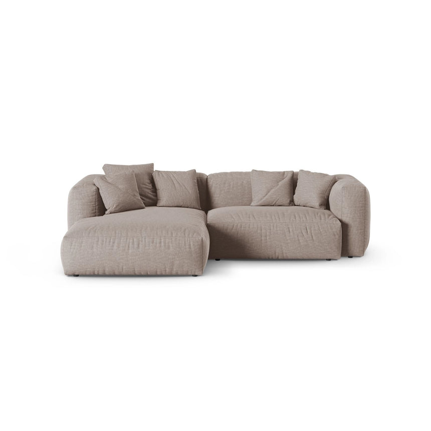 Martina modulares Ecksofa, Linke Seite, Sitztiefe 90 cm, aus Strukturierter Stoff in Dunkelbeige (Boston Trufa), 280x176 cm von Micadoni – Bild 1