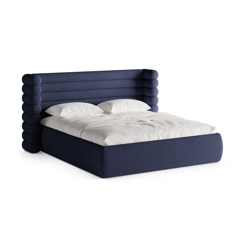 Mount Bett mit Kopfteil und Stauraum aus Boucle in Marineblau (CORAL 5), 160x200 cm von Micadoni – Bild 1