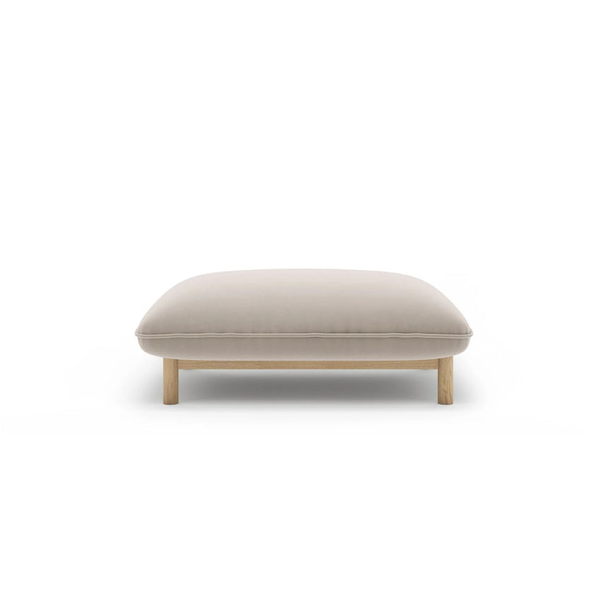 Ada Pouf aus Samt (Casino Pearl) in Leichtes Beige, 95x65 cm – Bild 1