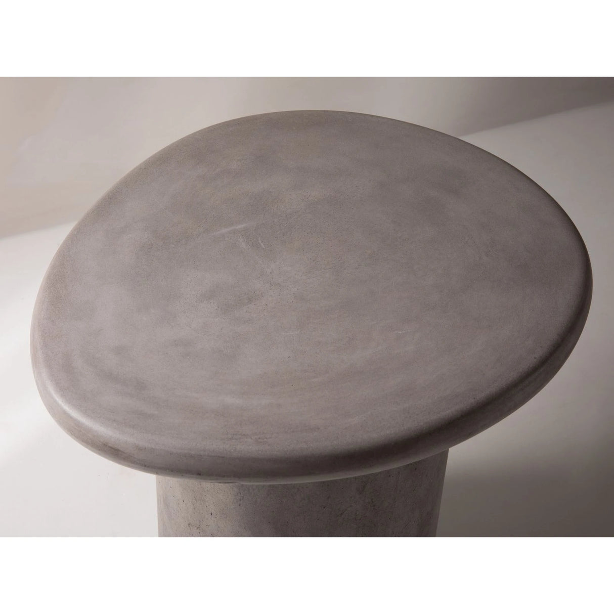 Daria Beistelltisch aus Beton, 55x47x50 cm – Bild 6