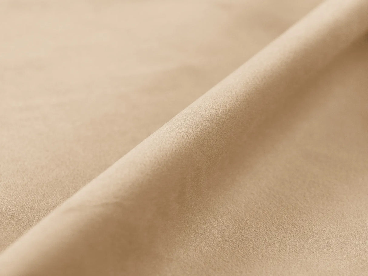 Nuria 4-Sitzer Sofa mit Bezug aus Samt (PariBei) in Nude, 250x110 cm – Bild 1