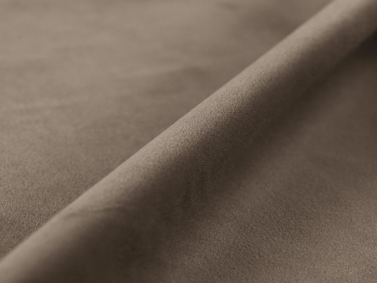 Nuria 4-Sitzer Sofa mit Bezug aus Samt (PariKha) in Concrete, 250x110 cm – Bild 4