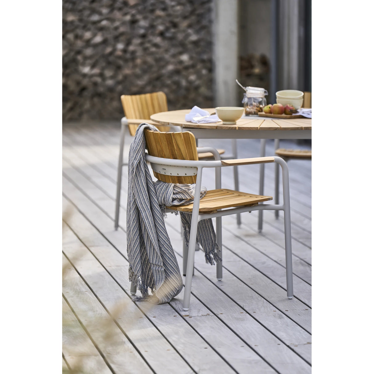 mindo 119 - Outdoor Stuhl mit Armlehnen aus Teakholz und Aluminium - ZEN ZONE Furniture