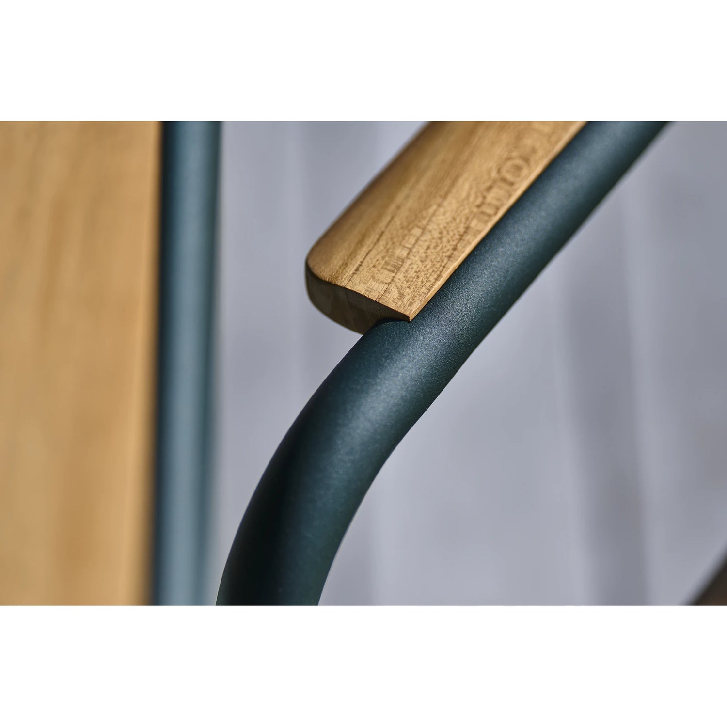 mindo 119 - Outdoor Stuhl mit Armlehnen aus Teakholz und Aluminium - ZEN ZONE Furniture