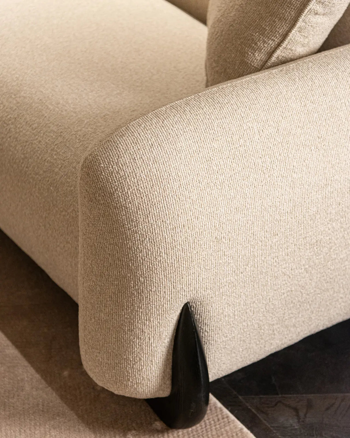 3-Sitzer Sofa Godiva in biscotti beige, 256x111x84 cm von Richmond Interiors – Bild 13