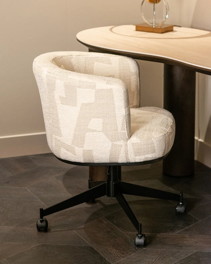 Drehbarer Essstuhl Rochenne auf Rollen in beige graffic von Richmond Interiors – Bild 2