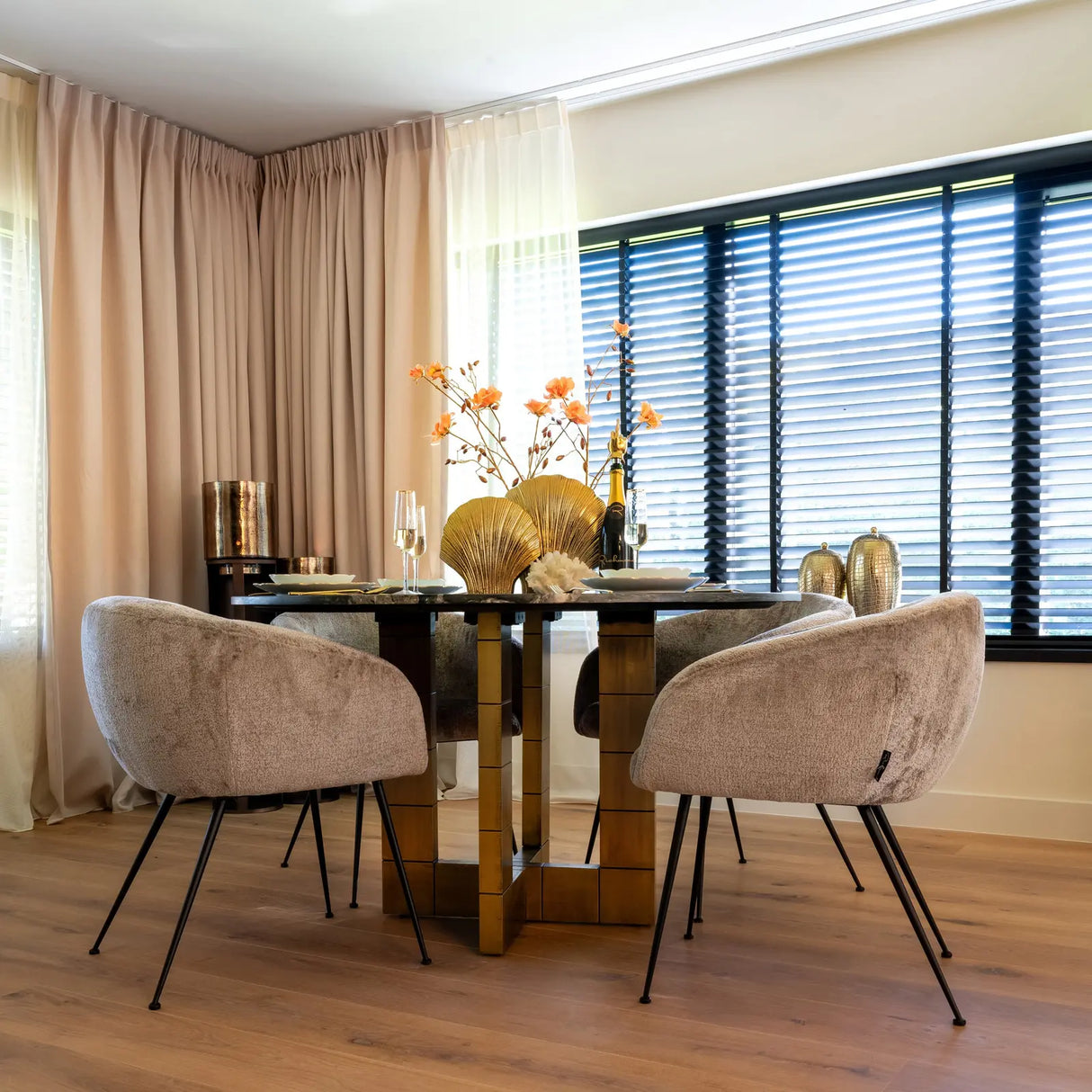 Esstisch Collada aus Marmor in schwarz/gold, 130x130x76 cm von Richmond Interiors – Produktbild 6