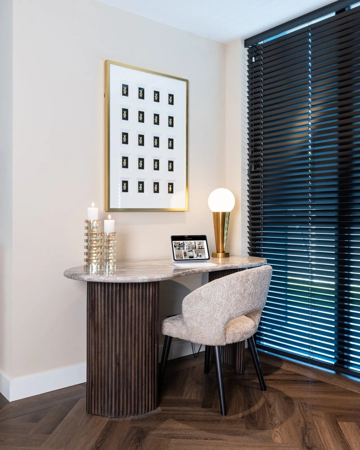 Schreibtisch Rashford aus Toronto-Marmor in Blush beige, 150x74x76 cm von Richmond Interiors – Bild 7