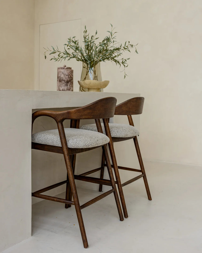 Tresenhocker Mihara mit flammhemmendem Bezug in mocca fancy von Richmond Interiors – Bild 2