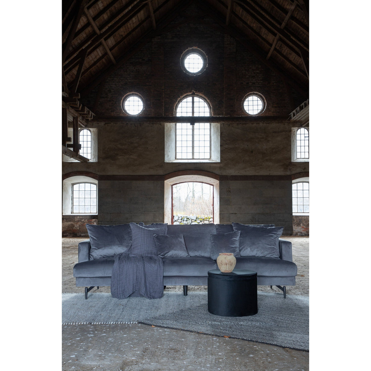 Sofia 3-Sitzer Sofa - Schwarz / Dunkelgrauer Samt - ZEN ZONE Furniture