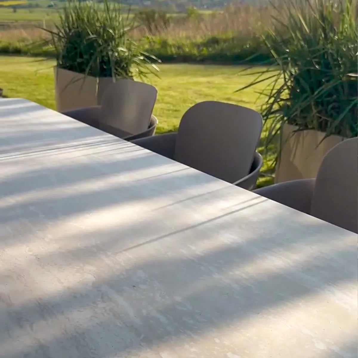 Kirra Dining Table Ceramic Taupe von SACKit – Produktbild 5