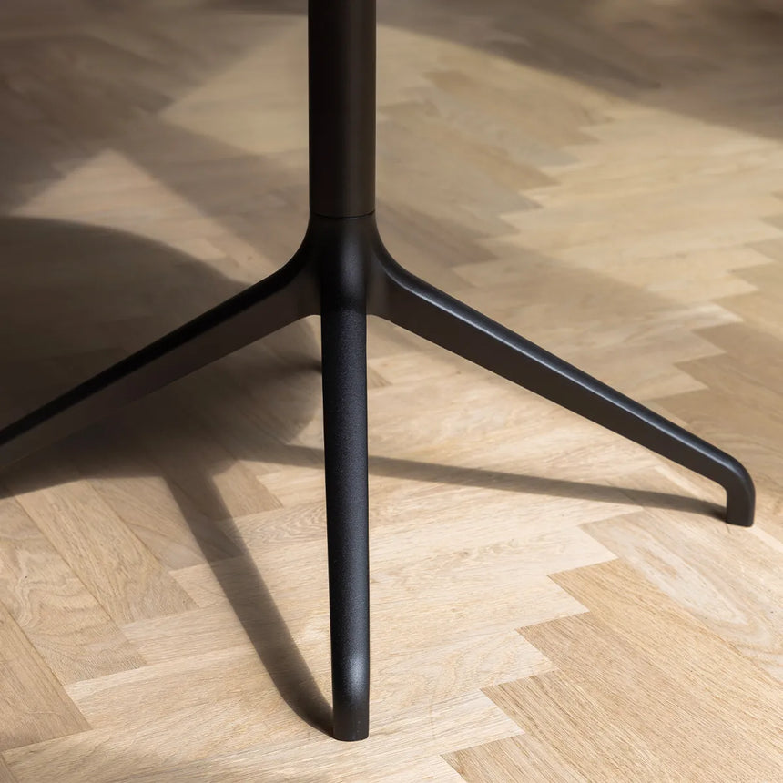 Chair no. One S1 Black Swivel - Luna Sandstone – Bild 3